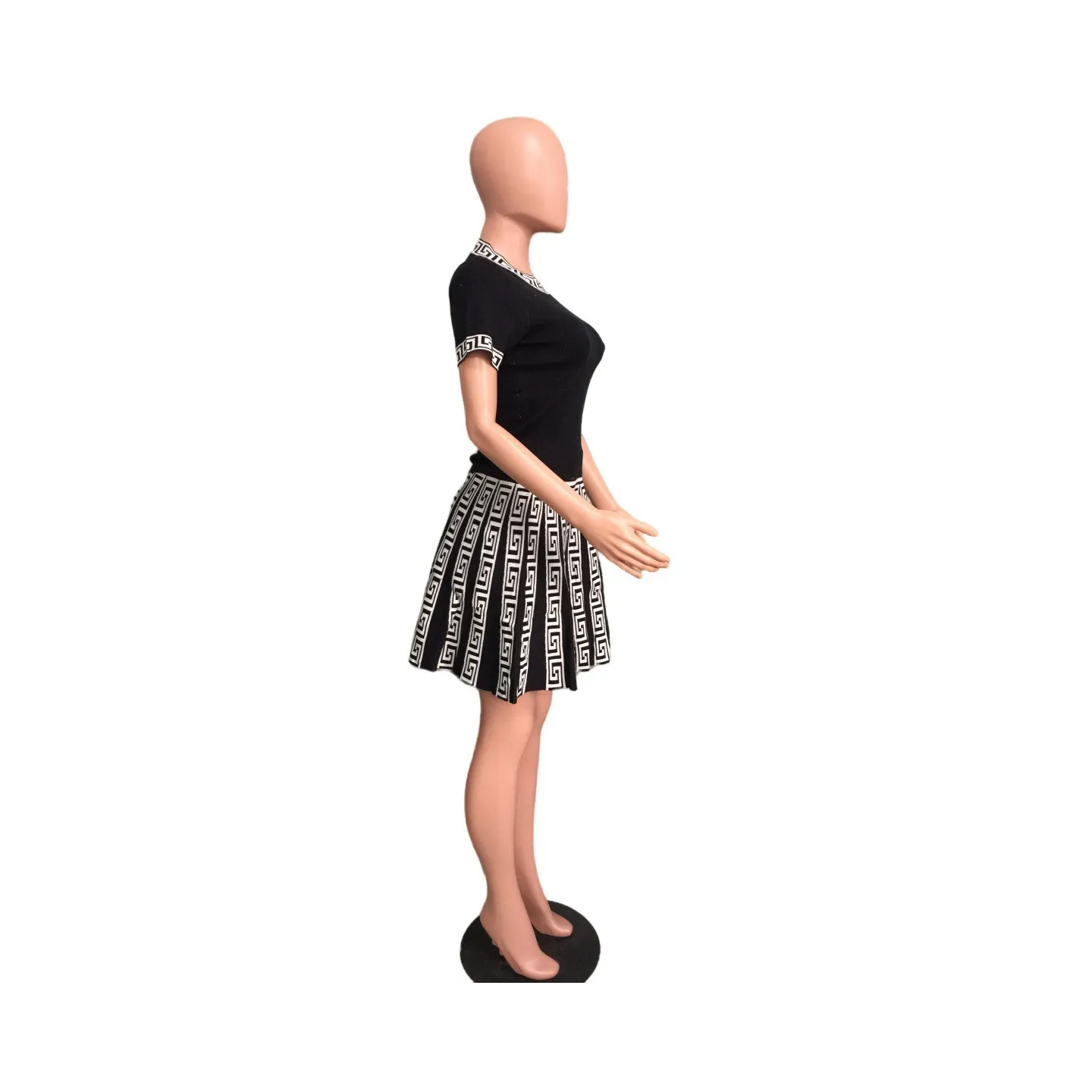 Women Round Neck Knitting Print Short-sleeved Top And Pleated Skirt Two-piece Set 2 Women Round Neck Knitting Print Short-sleeved Top And Pleated Skirt Two-piece Set - Image 2